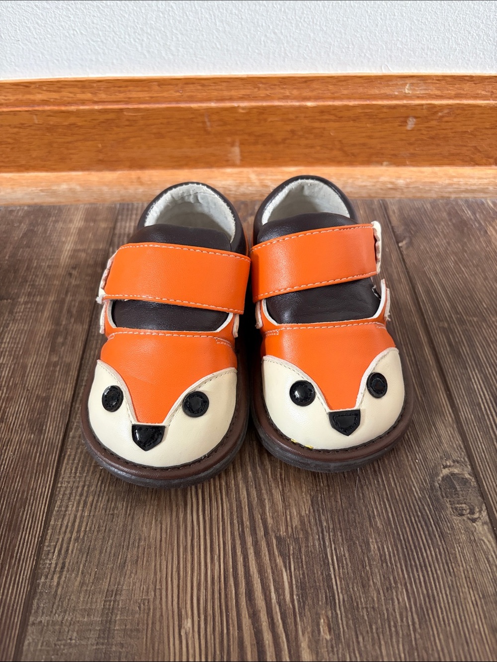 Wee Squeak Toddler Shoes Size 6